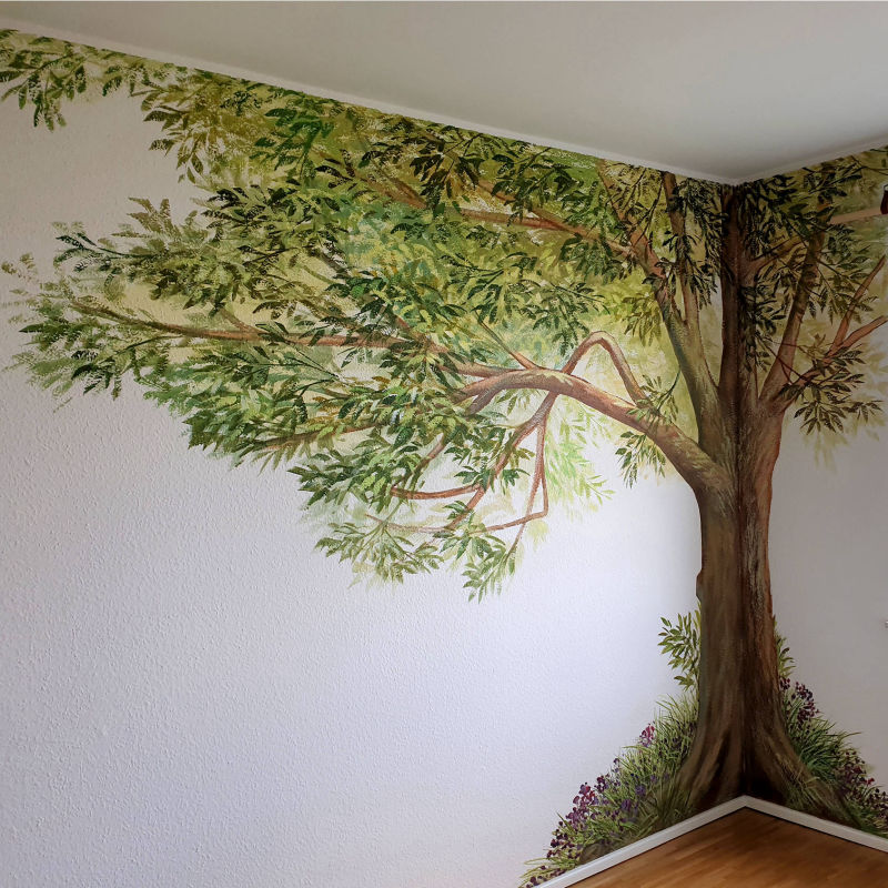Wandmalerei im Kinderzimmer - ein gemalter Baum ist eine wunderschöne Verbindung zur Natur und bringt sie den Kindern nahe.