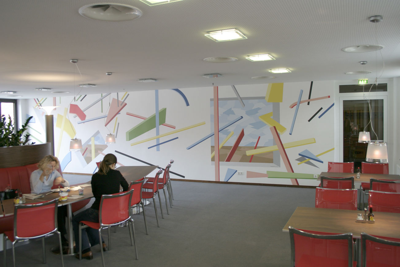 Wandmalerei und Illusionsmalerei kann in ganz unterschiedlicher Art und Weise ausgeführt werden. So ist eine impressionistische, realistische, abstrakte oder wie hier in der Sparkasse Celle eine konstruktivistische Darstellungsweise möglich.