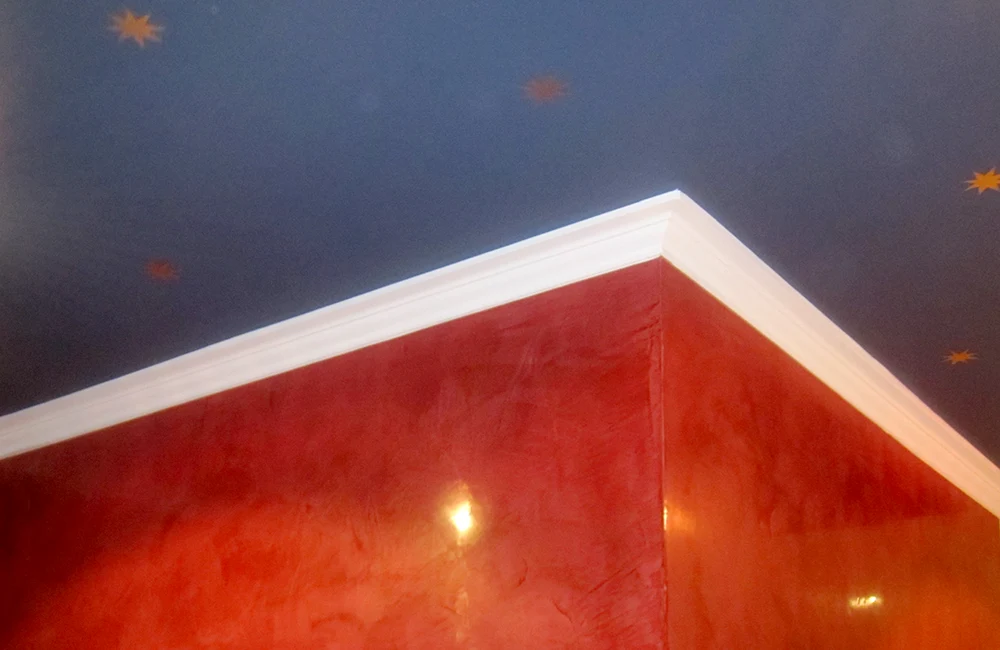 Wandmalerei und Wellness im marokkanischen Stil, Stucco Veneziano und gemalter Himmel mit Sternen.