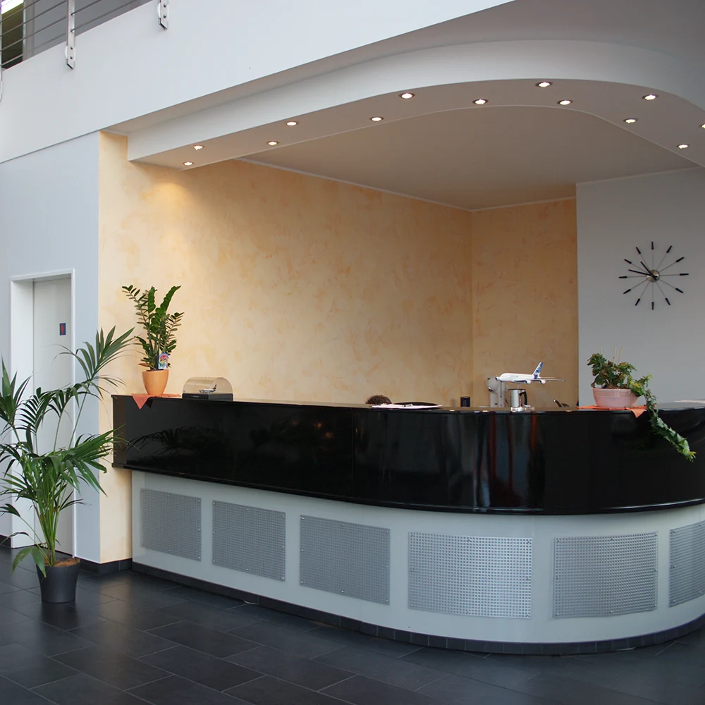 Mit Stucco Veneziano gestalteter Empfang der FRANKE ENGINEERING GMBH