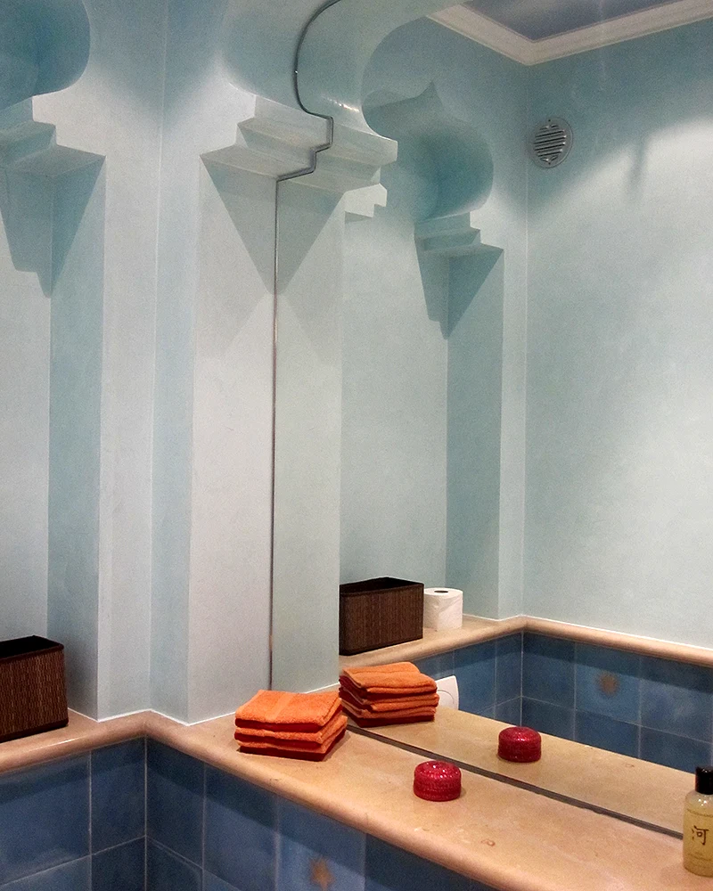 Wandmalerei in Bad und Wellness im marokkanischen Stil - Stucco Veneziano in Blau
