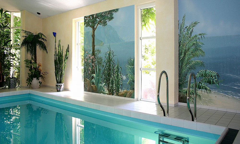 Mediterrane Wandmalerei in einer privaten Schwimmhalle