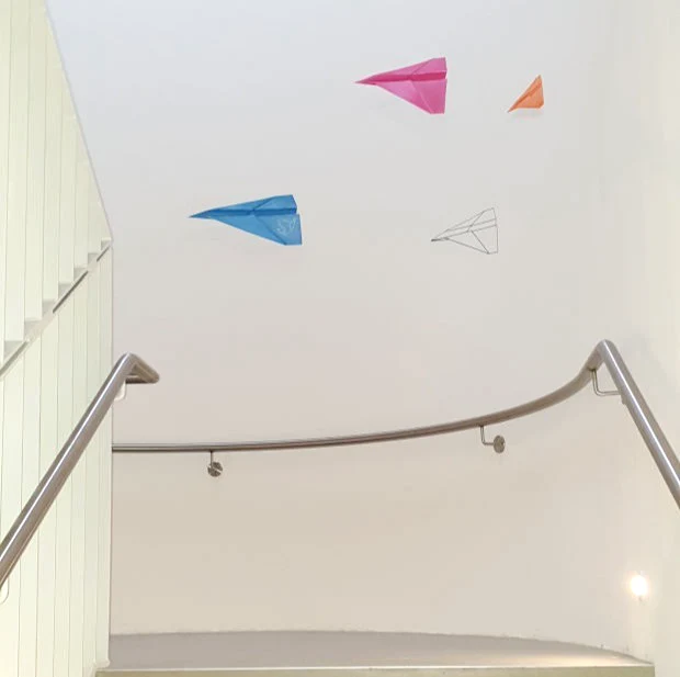 Foto: Wandmalerei im Flur von Plan International