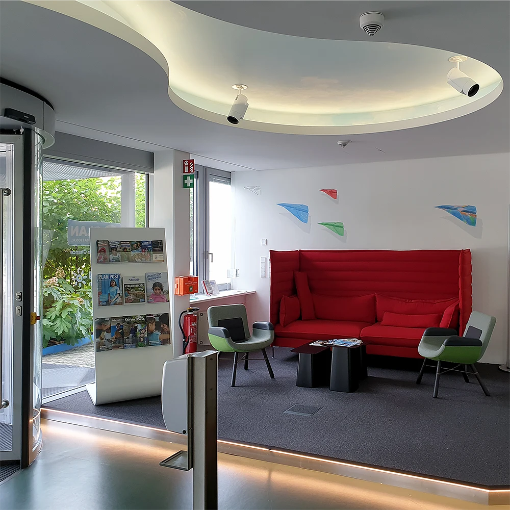 Wandmalerei im Haupteingang von Plan International