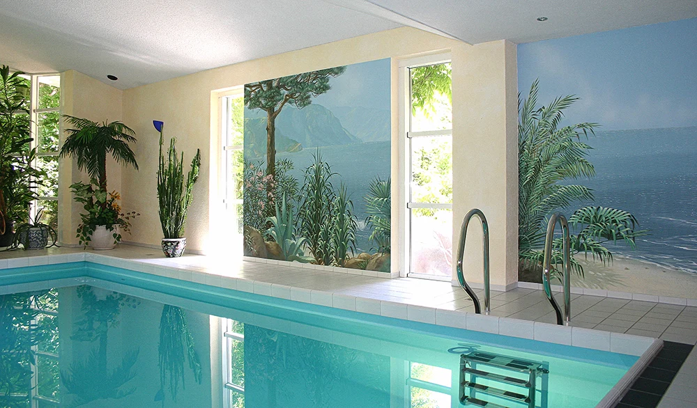 Schwimmbäder haben längst ihren sanitären Charakter verloren. Selbst sanierungsbedürftige, fensterlose Räume können in Oasen des Wohlbefindens verwandelt werden.